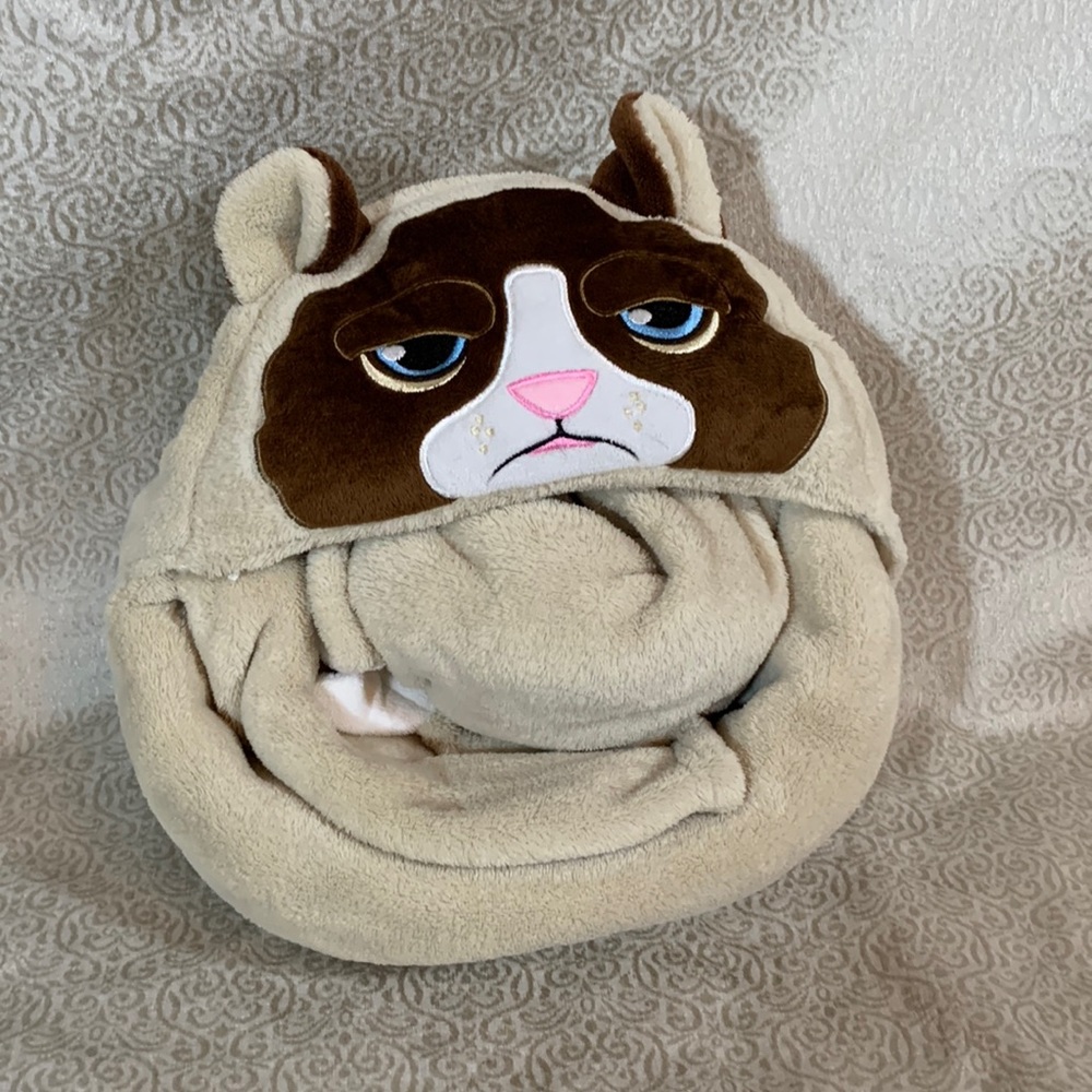 Grumpy Cat blanket by Comfy Critters!